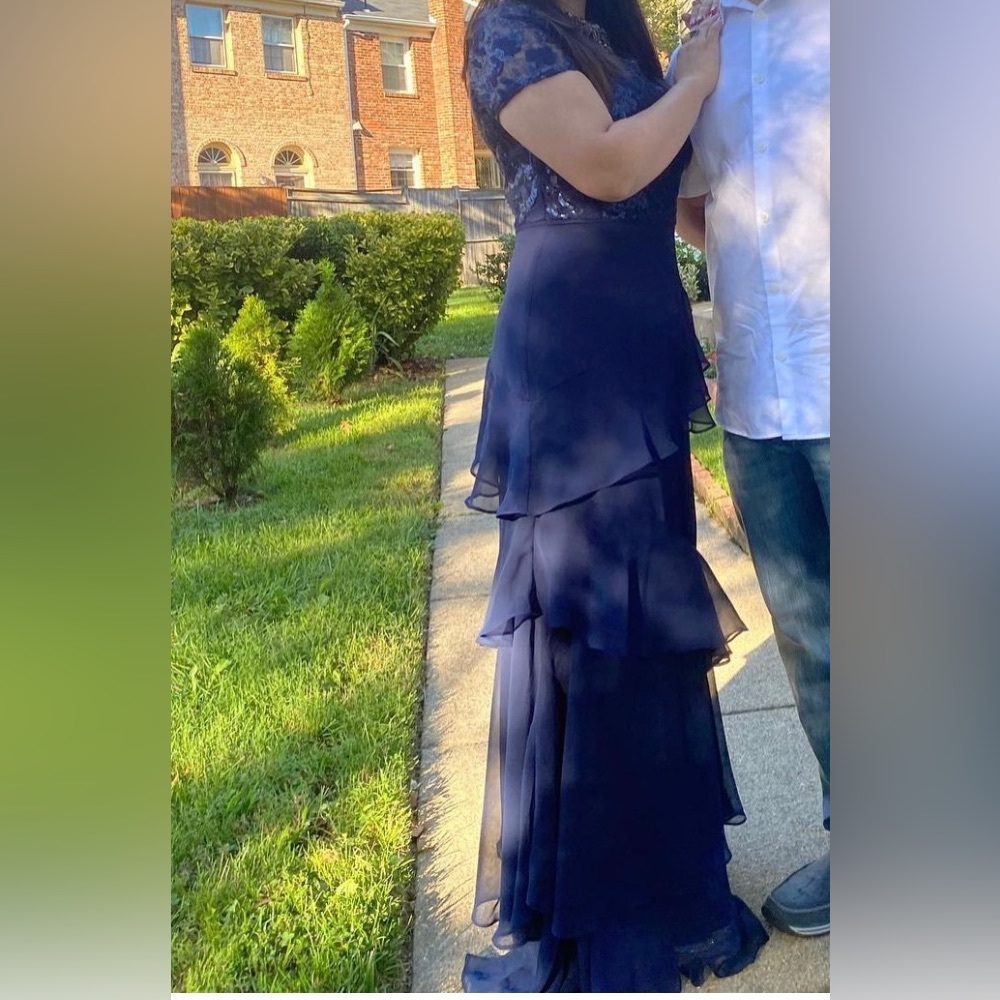 An adorable navy blue dress in size 2 for women - Picture 7 of 7